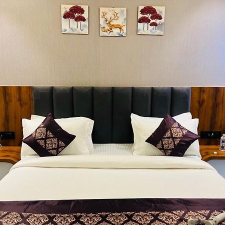 Hotel Royal Empire Gandhinagar Eksteriør bilde