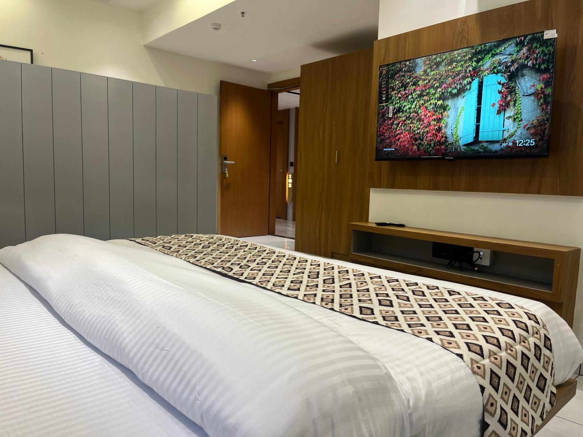 Hotel Royal Empire Gandhinagar Eksteriør bilde