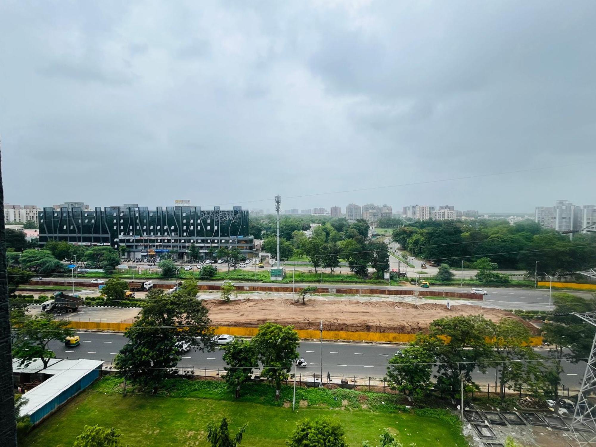 Hotel Royal Empire Gandhinagar Eksteriør bilde