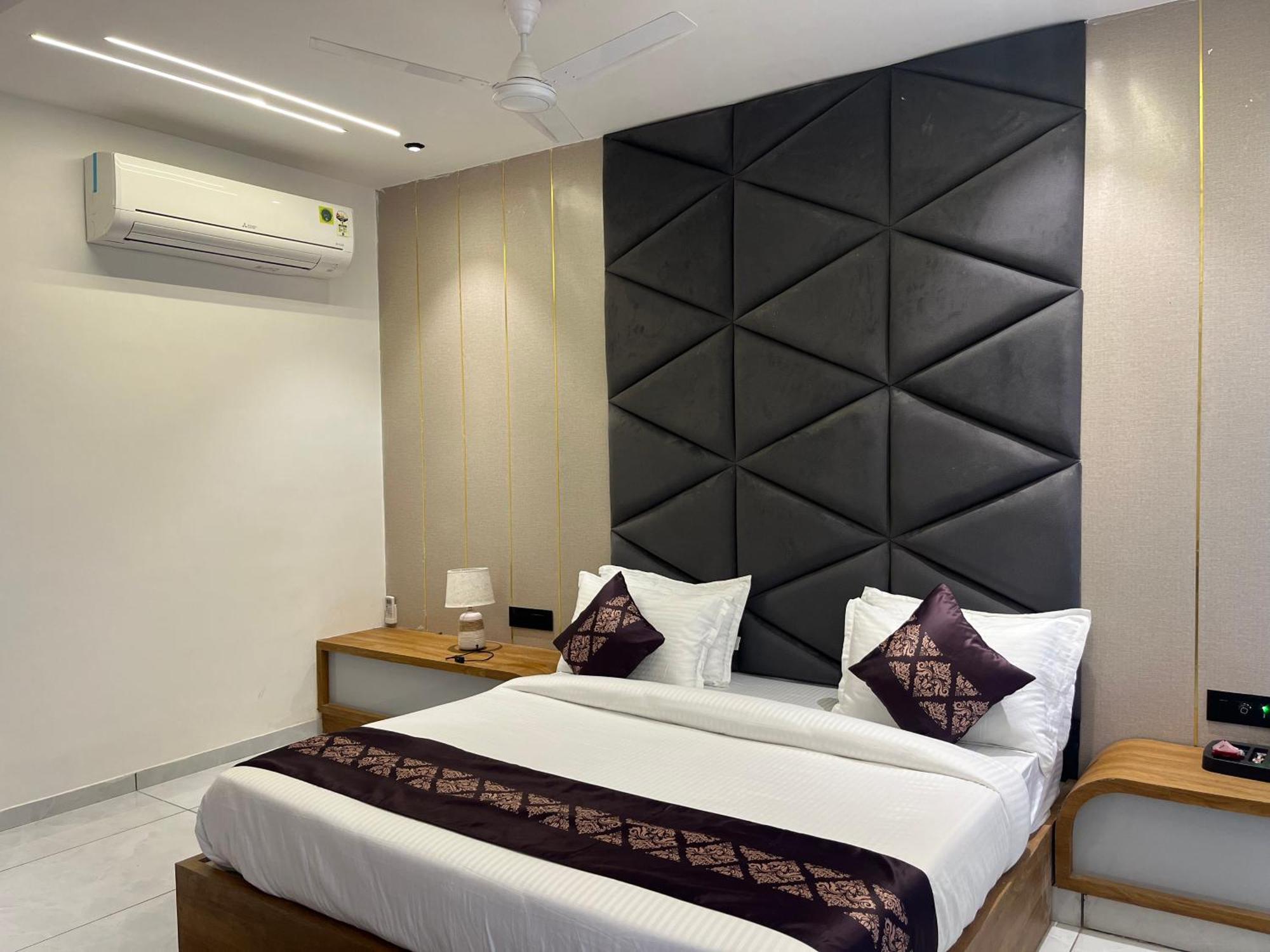 Hotel Royal Empire Gandhinagar Eksteriør bilde
