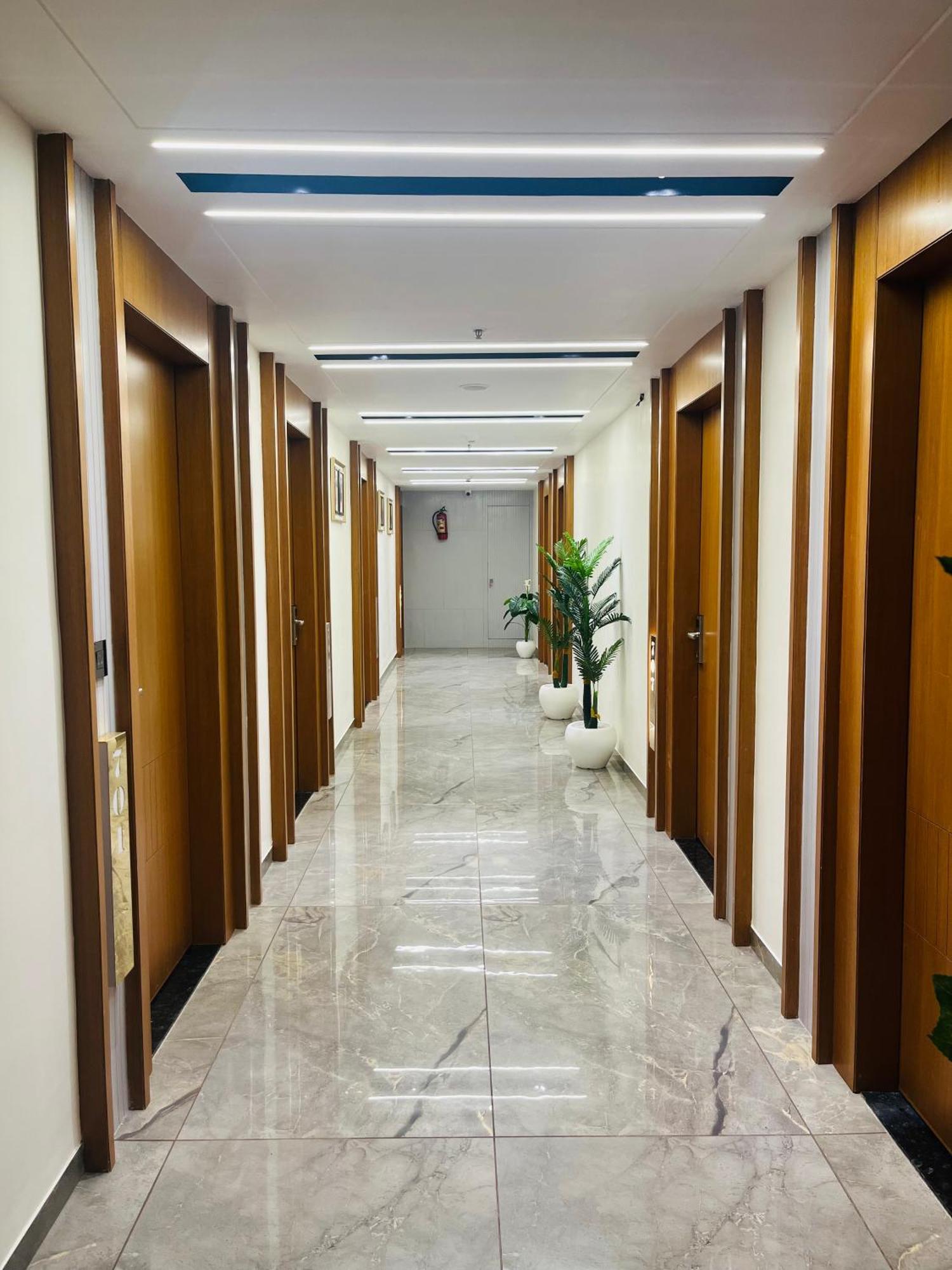 Hotel Royal Empire Gandhinagar Eksteriør bilde