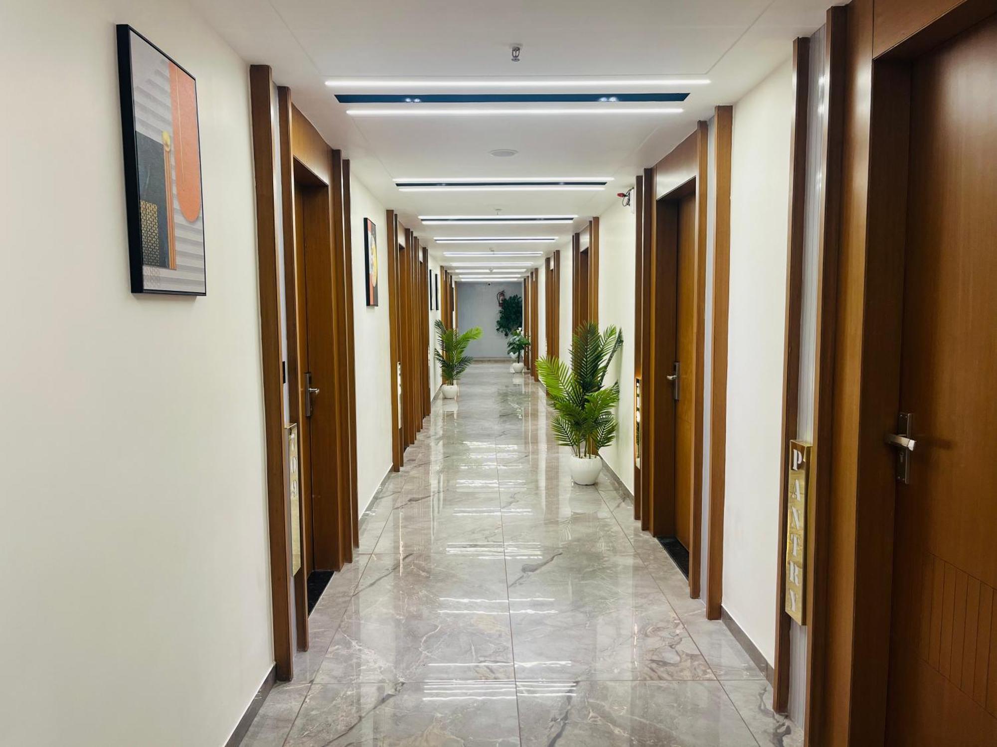 Hotel Royal Empire Gandhinagar Eksteriør bilde
